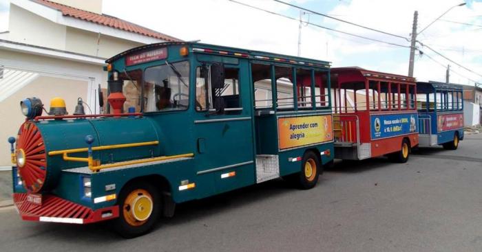 Trenzinho gratuito leva população para conhecer pontos turísticos de São João